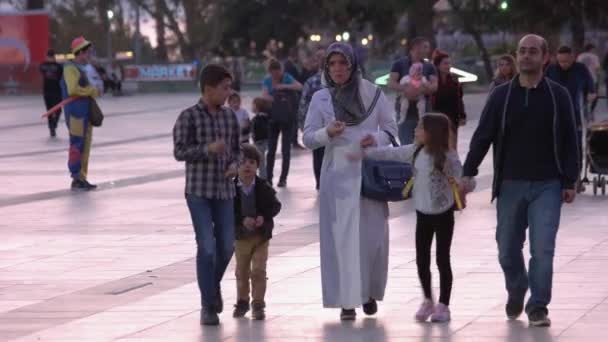 Muslim couple walking with their children on crowded city street. — Stock Video