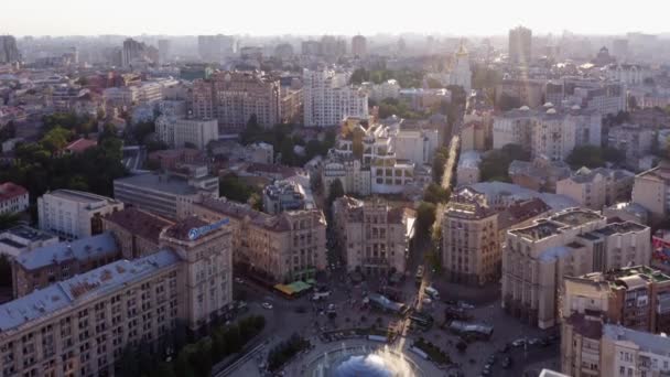 Вид на площадь Независимости Киева с воздуха. — стоковое видео