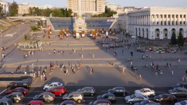 Вид с воздуха на площадь Независимости в Киеве. — стоковое видео