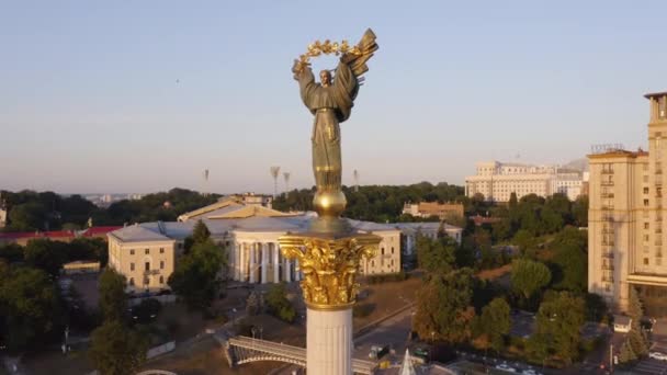 Monument av självständighet Ukraina i Kiev. — Stockvideo