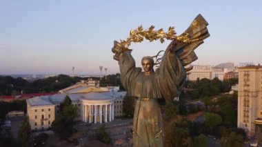 Kiev 'deki güzel altın anıt bağımsızlığı simgeliyor..