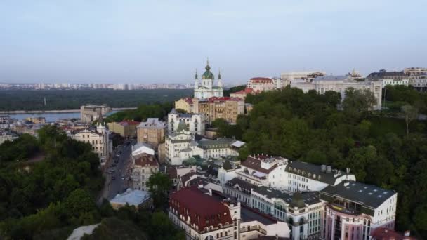 Old historical Eastern Europe town with slavic church. — Vídeo de stock