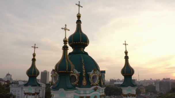 Saint andrew slavic church roof with golden cross. — Stock Video
