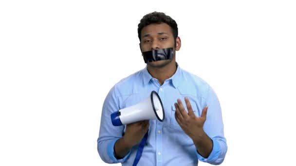 Følelsesmæssige mand med tapede mund kan ikke tale . – Stock-video