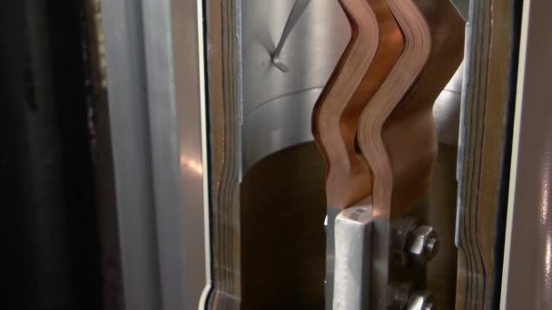 Close-up metalen onderdeel van een machine. — Stockvideo
