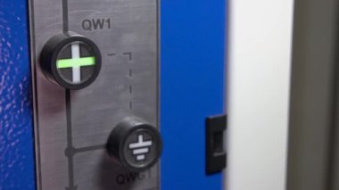 Makine kontrol düğmeleri ve ışıkları kapat.