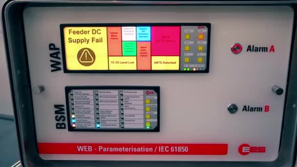 Warning alert message on a digital manufacture display. — стоковое видео