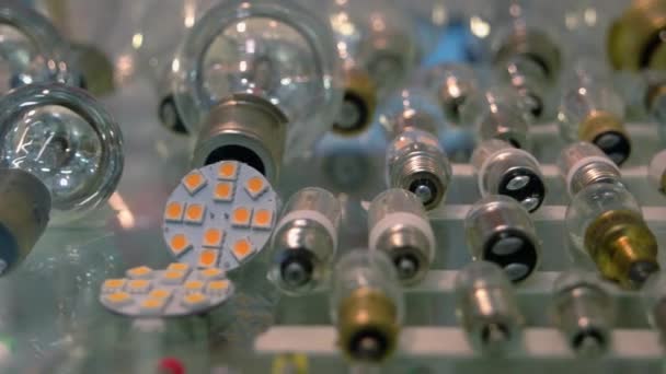 Close-up collection of various shiny glass bulbs. — Vídeo de stock