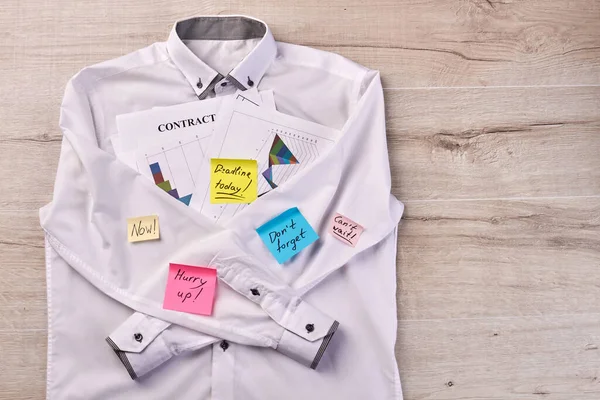 White shirt with sticky notes and business papers. — ストック写真