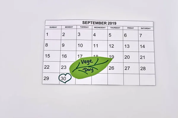 Calendário Papel Com Marcado Setembro Isolado Fundo Branco Dia Vegan — Fotografia de Stock