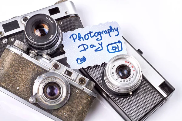 Detailní Záběr Sbírky Fotoaparátů Izolovaných Bílém Pozadí Pohled Shora Různé — Stock fotografie