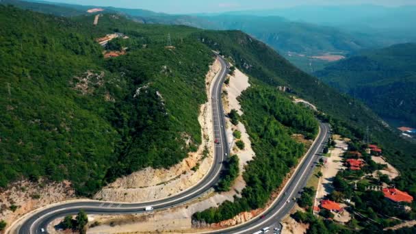 Ruch Autostradzie Górach Panoramiczny Widok Drona Panorama Przyrody — Wideo stockowe