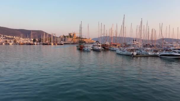 Vista Aérea Del Mar Egeo Con Botes Castillo Medieval San — Vídeos de Stock