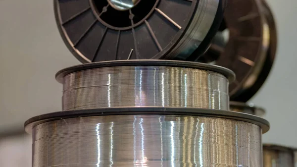 Close Pile Larhe Industrial Steel Coils Stack Bobbins Shiny Metallic — Foto de Stock