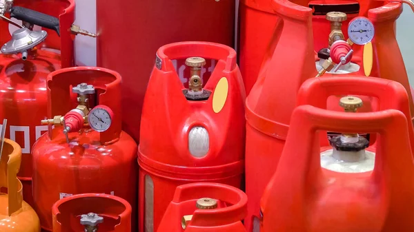 Зберігання Багатьох Газових Балонів Пропану Червоні Сині Помаранчеві Кульки Газом — стокове фото