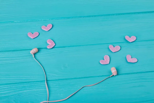 Earphones Pink Hearts Blue Wooden Desk Love Music Concept — 스톡 사진