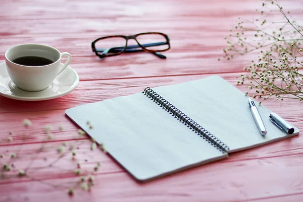 Notepad Coffee Cup Glasses Pink Wooden Desk Bouquet Dried Spring — Photo