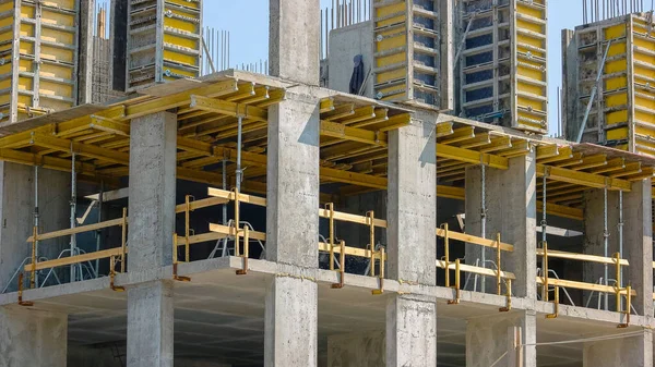 Unfinised Building Skyscraper Construction Metal Framework Blue Sky Background — Stok fotoğraf