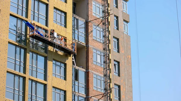 Construction Building Lifting Platform Worker Board Building New Skyscrapper — Stock Photo, Image