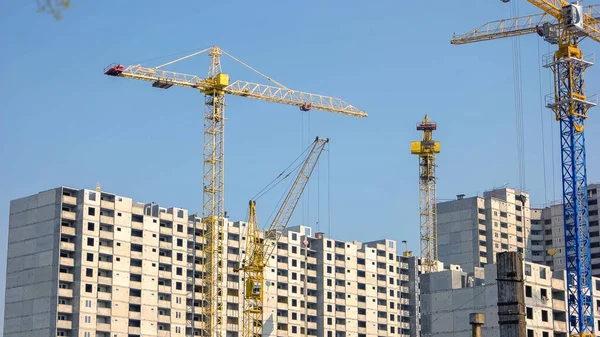 Yellow Cranes High Buildings Blue Sky Background Skyscrappers Construction — Stock Photo, Image