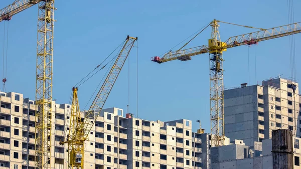 Yellow Construction Cranes Buildings Blue Sky Background High Rise Skyscrappers — Stock Photo, Image