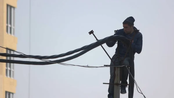 Kyiv Ukraine 2019 Construction Worker Installing Wires New Building Technician — Stock Photo, Image