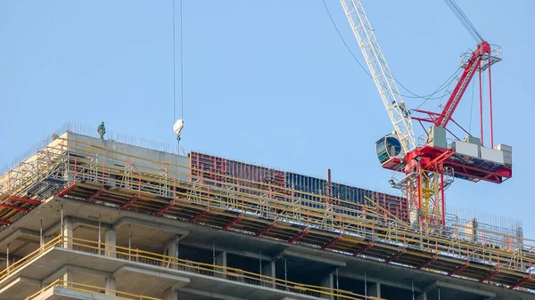 Building Workers Red Crane Construction Site Fast Speed Motion Clear — Stok fotoğraf