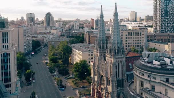 Drone View Big City Buildings Road Ancient Roman Catholic Church — Vídeo de stock