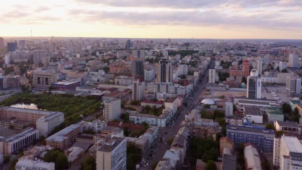 Aerial View Urban Cityscape Evening Many Bulidings Road Car Traffic — Video Stock