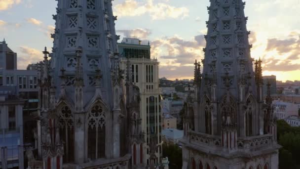 Drone View Decorative Catholic Church Evening Evening Sky Background — Vídeo de Stock