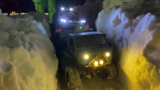 Flatbed Toy Truck Model Towing Car Going Snow Trench — Vídeo de stock