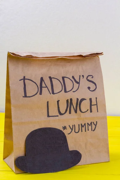 Bolsa Papel Con Deliciosos Papás Almuerzo Con Sombrero Concepto Del — Foto de Stock
