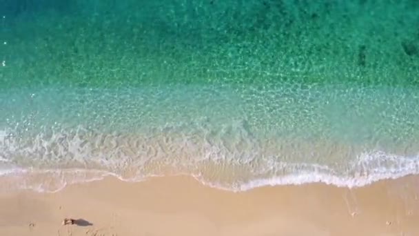 Вид Повітря Бірюзові Океанічні Хвилі Піщаний Пляж Вид Зверху Пінисті — стокове відео