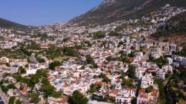 Türkiye 'nin Kas kentinin pitoresk şehir manzarası. Yukarıdan bak. Antalya 'da popüler tatil beldesi.