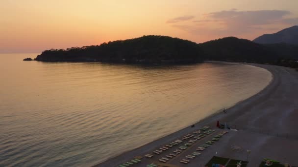 Tropische Strandlandschaft Bei Sonnenuntergang Schöne Naturkulisse Luftpanorama Von Oben — Stockvideo