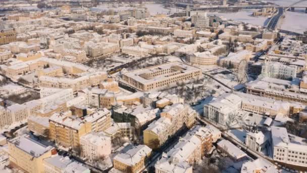 Vista Aérea Edifícios Residenciais Antigos Cobertos Neve Praça Podil Kontraktova — Vídeo de Stock