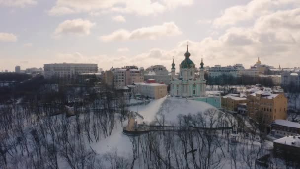 Kościół Andrzeja Zimą Miasto Kijów Pokryte Śniegiem Widok Lotu Ptaka — Wideo stockowe