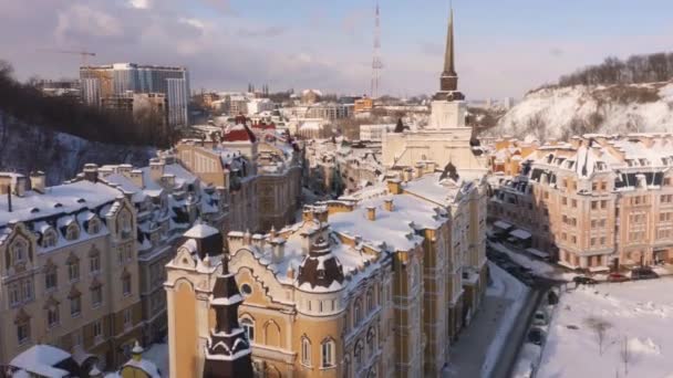 Widok Drona Latającego Nad Dachami Porośniętymi Śniegiem Widok Lotu Ptaka — Wideo stockowe