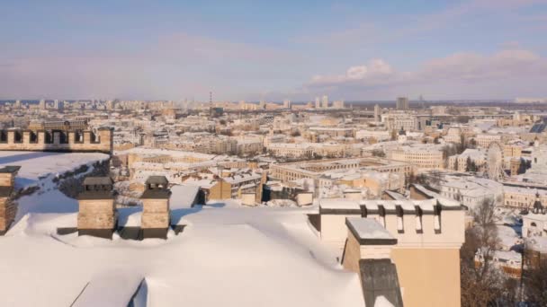 Європейський Зимовий Міський Пейзаж Дахами Покритими Снігом Урбанізація Після Сильних — стокове відео