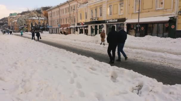 2021 Kiev Oekraïne Wandelende Mensen Straat Zware Sneeuwval Winter Kerst — Stockvideo