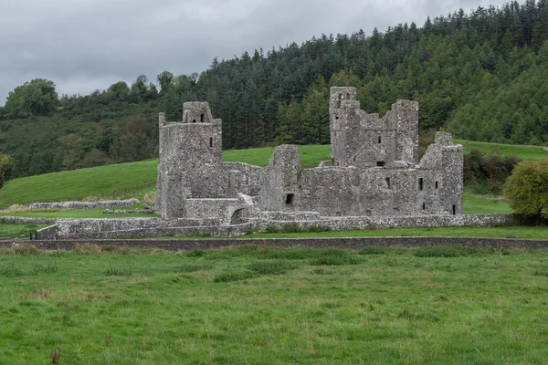 Vista panorâmica da Abadia Beneditina na aldeia de Fore, Irlanda. — Fotografia de Stock