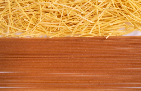 Varie paste crude e spagetti Cucina tradizionale italiana. Vista dall'alto. — Foto Stock