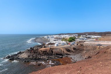 El Golfo 'nun Lanzarote, Kanarya Adaları' ndaki yeşil göl manzarası.