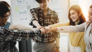 Girişim yönetim ekibinin koordinasyonu, iş adamları ortak girişim şirketleri kuruyor, bunlar genç girişimciler, şirket kuruyorlar. Birlikte şirketin kar etmesini sağlayacak bir plan yapacağız..