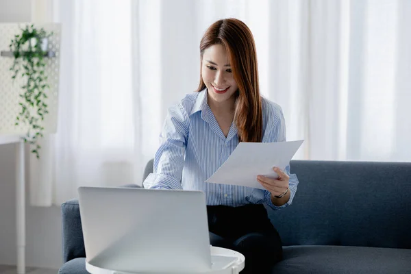 Business Woman Living Room She Working Home Due Covid Situation — ストック写真