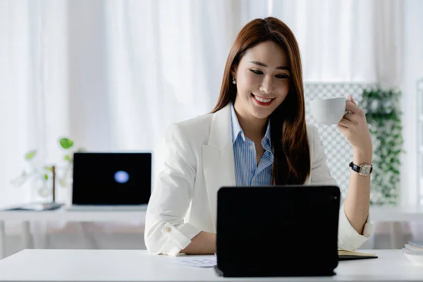Beautiful Asian Woman Businesswoman Who Leads New Generation Startups Woman — Stockfoto
