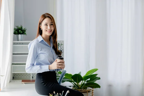Beautiful Asian Woman Businesswoman Who Leads New Generation Startups Woman — Stock Photo, Image