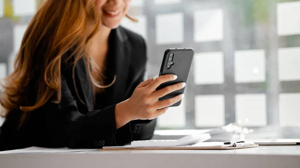 Young Businesswoman Looking Financial Information Mobile Phone She Checking Company — Stockfoto