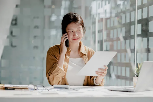 Asian Woman Talking Phone She Salesperson Startup Company She Calling — Stok fotoğraf