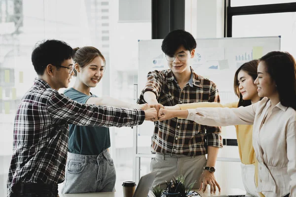 Girişim yönetim ekibinin koordinasyonu, iş adamları ortak girişim şirketleri kuruyor, bunlar genç girişimciler, şirket kuruyorlar. Birlikte şirketin kar etmesini sağlayacak bir plan yapacağız..